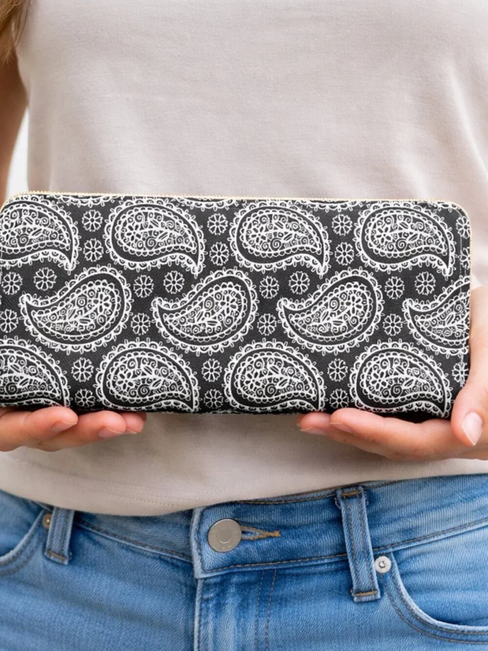 Black White Paisley Print Zip Wallet Clutch Easy to Hold & Carry 8 x4